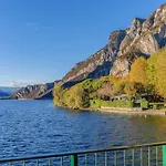 Lakeside Hideaway - Lakefront & Сasa de vacaciones