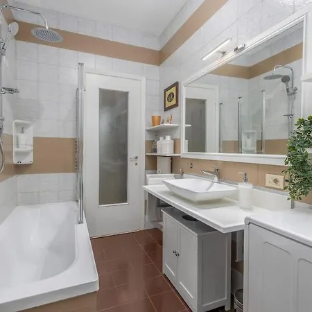 Holiday home Lakeside Hideaway - Lakefront &